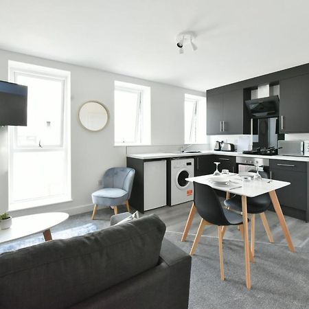 The Breath Taking Cube Aparthotel Pontefract Buitenkant foto