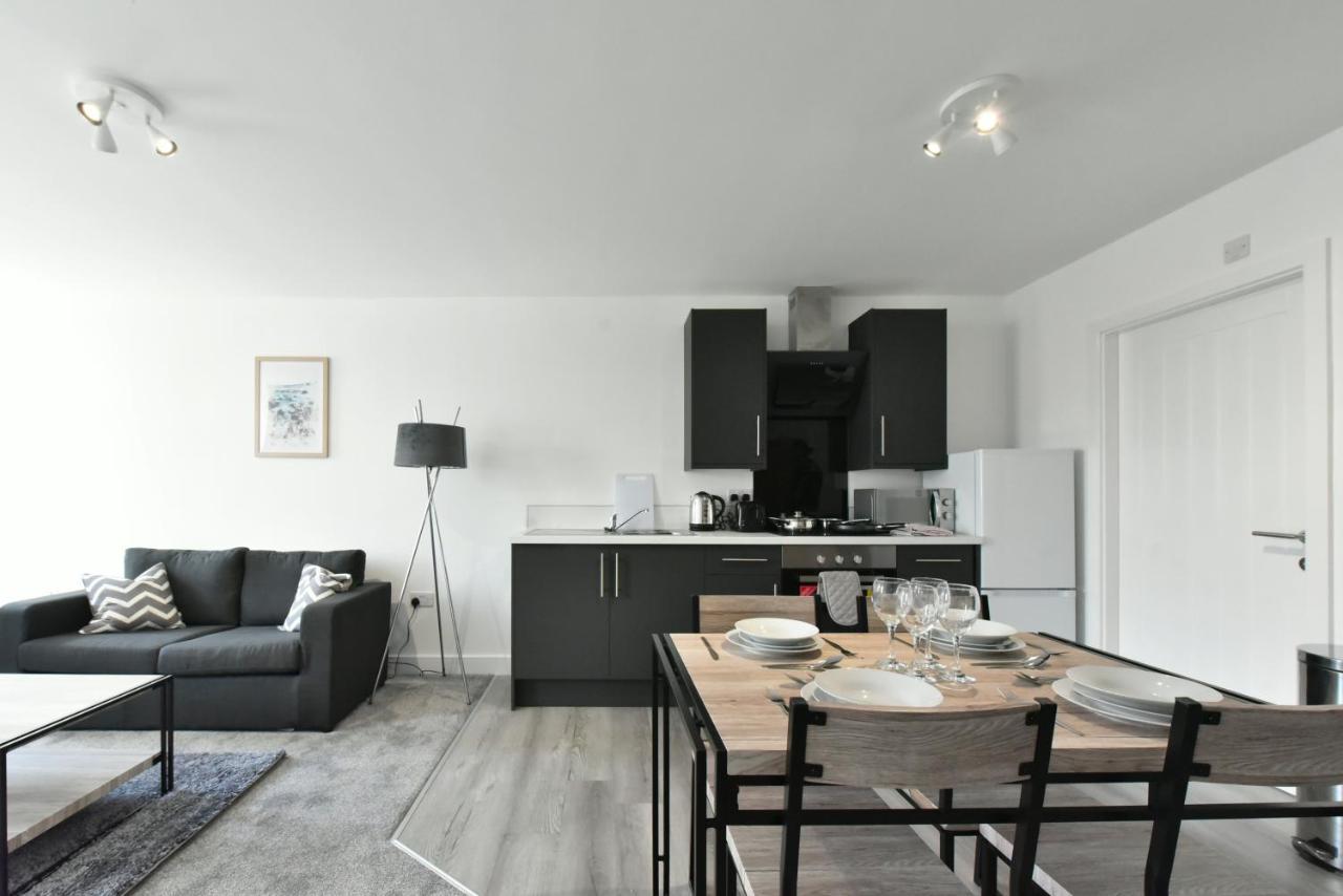 The Breath Taking Cube Aparthotel Pontefract Buitenkant foto