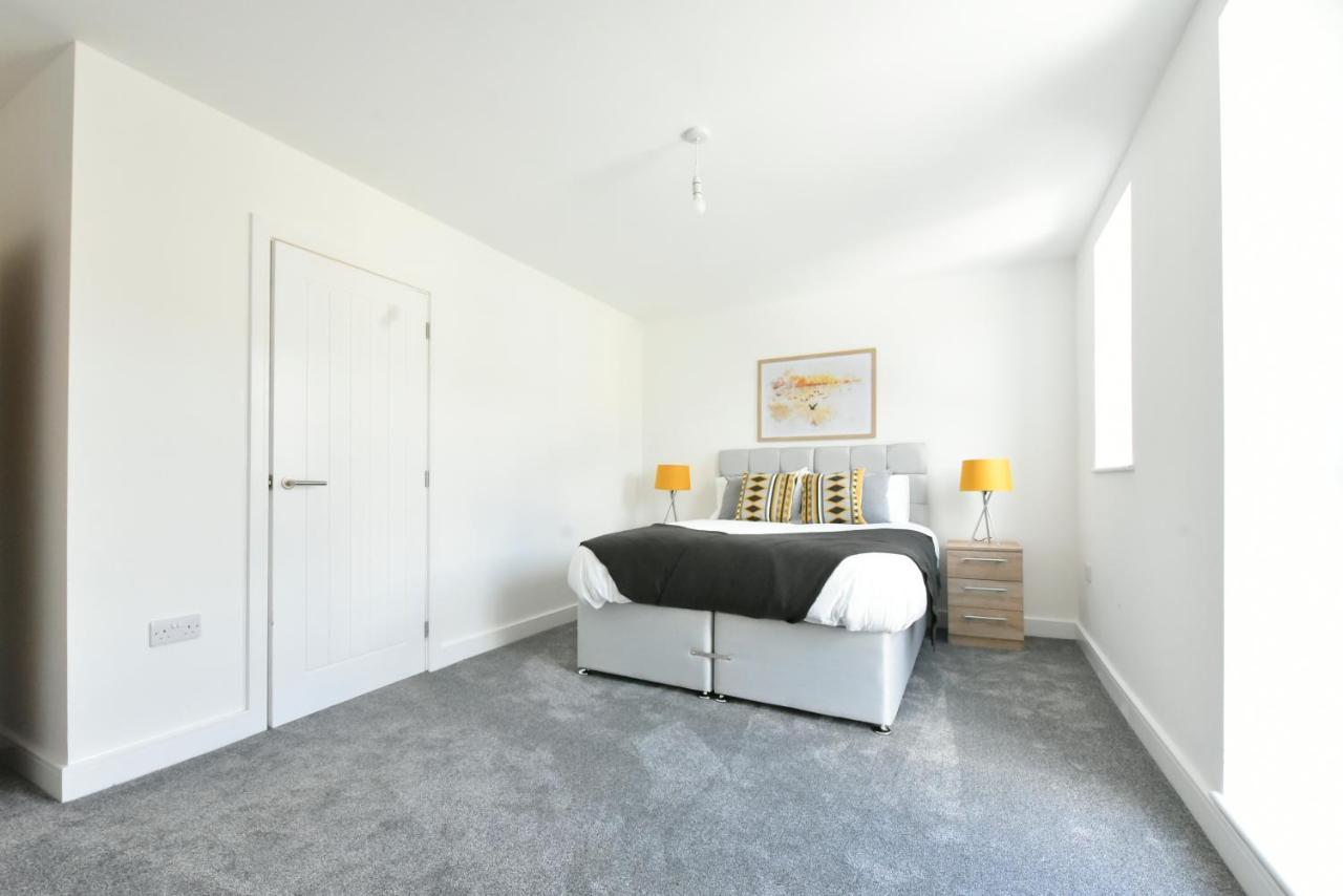 The Breath Taking Cube Aparthotel Pontefract Buitenkant foto