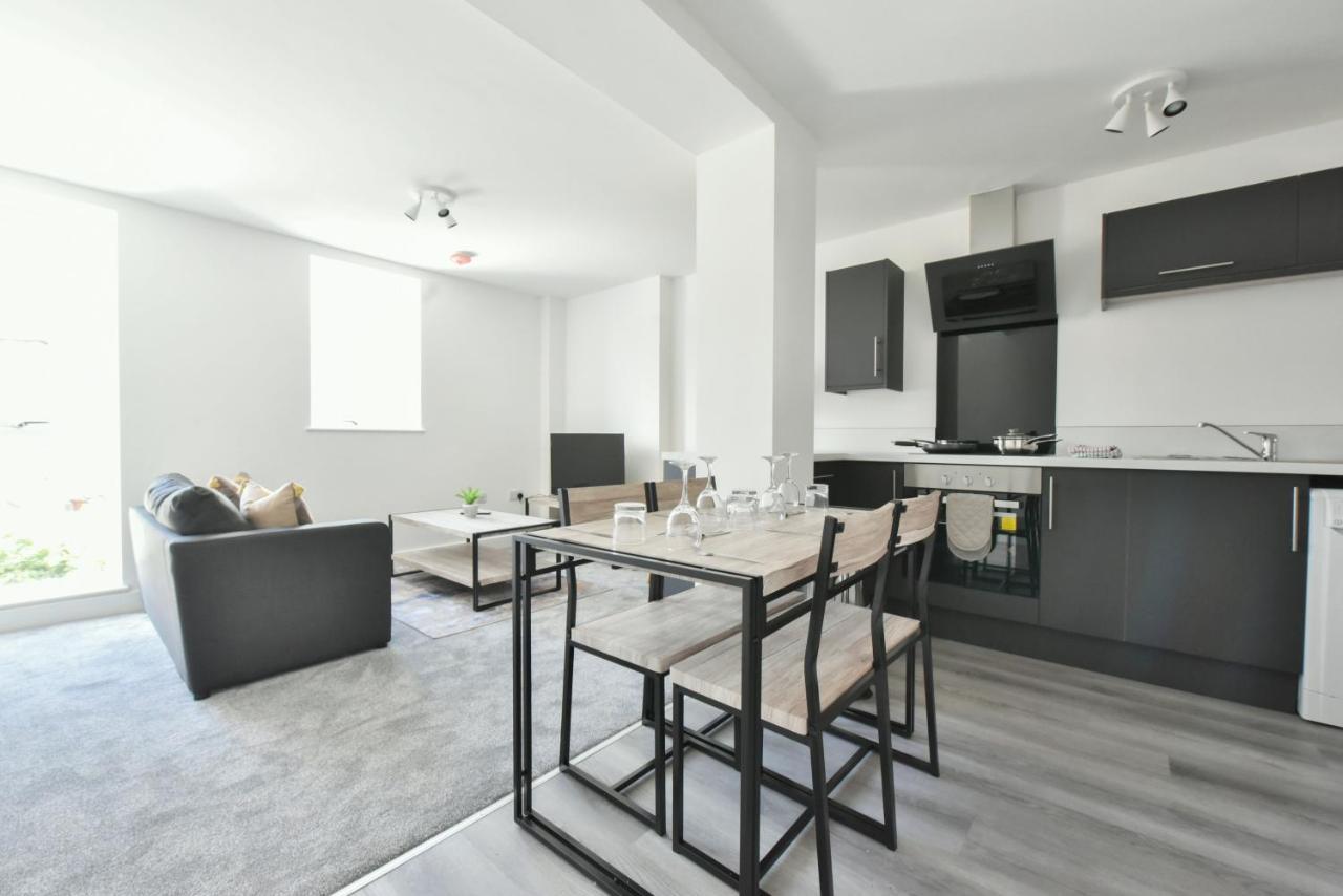 The Breath Taking Cube Aparthotel Pontefract Buitenkant foto