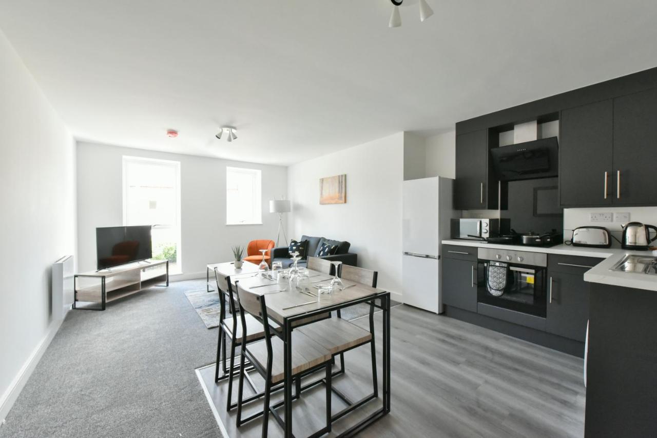 The Breath Taking Cube Aparthotel Pontefract Buitenkant foto