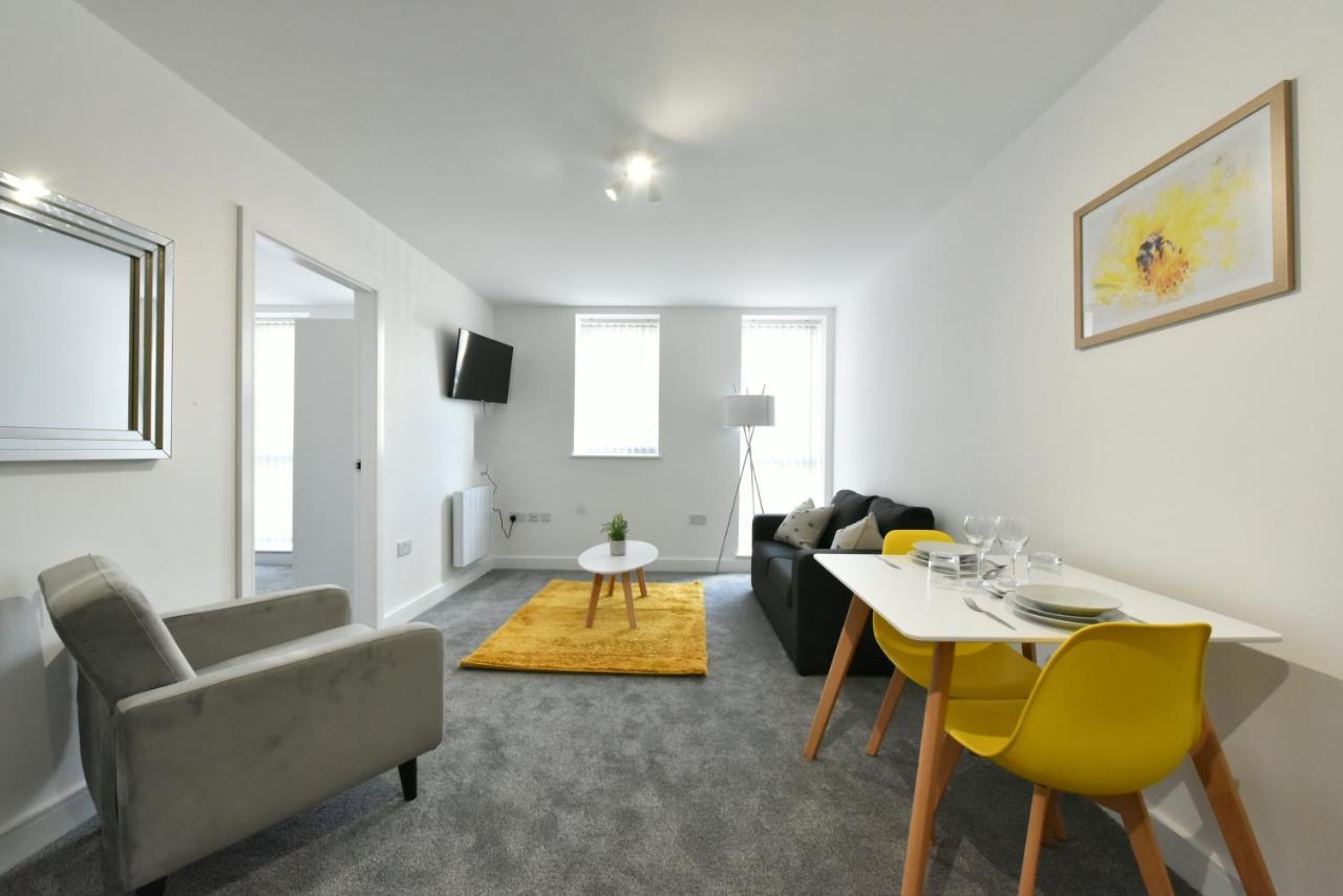 The Breath Taking Cube Aparthotel Pontefract Buitenkant foto